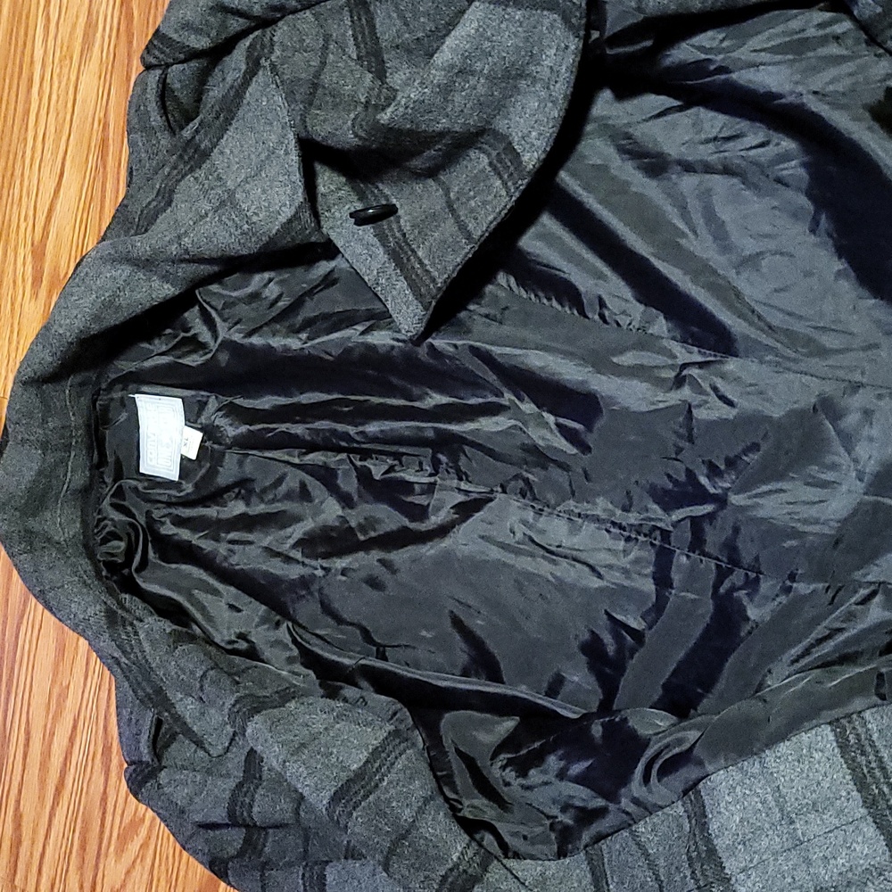 Coat or jacket - Picture 5 of 5